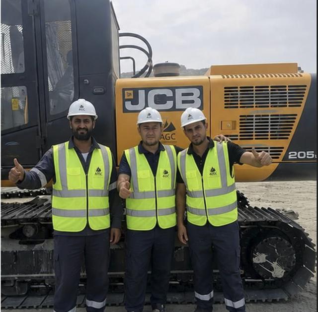 AGC team receiving the first batch of JCB equipment from Abunayyan Trading Co.